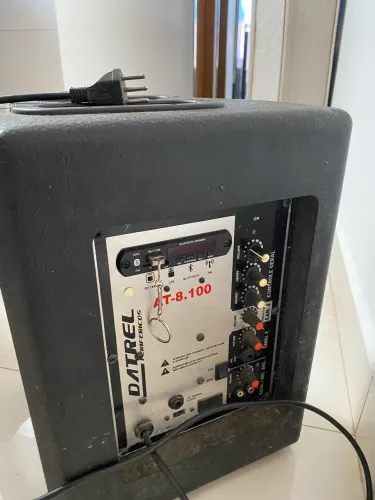 Estou vendendo essa caixa de som 