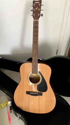 Violão YAMAHA F310P com cordas de aço + kit de cordas + case dura