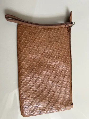 Vendo bolsa de mão em couro
