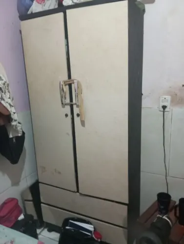 Guarda roupa de solteiro (duas portas com gavetas)