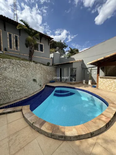 Casa com Piscina no Bairro Santa Rosa em Barra Mansa