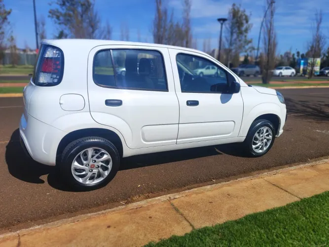 Fiat Uno Attractive 1.0 EVO Fire Flex 8V 5P 2021