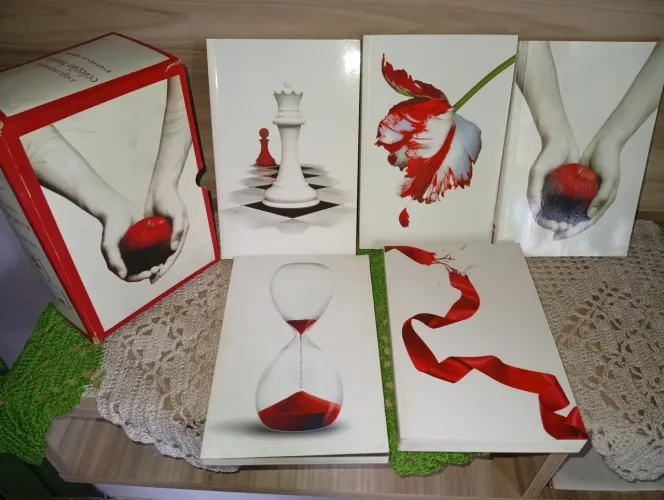 Coleção crepúsculo capa branca,valor 180 reais