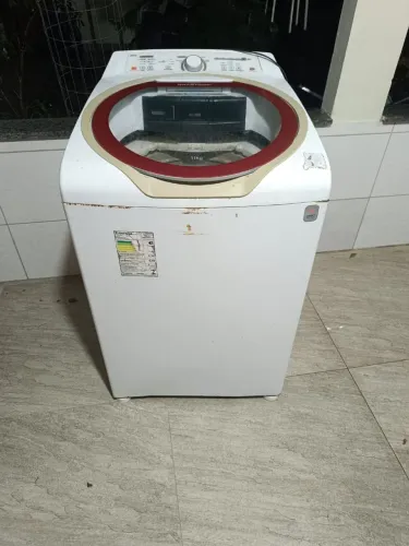 Máquina de lavar roupas, para retirada de peças