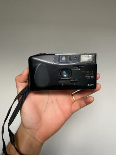 Câmera Analógica YASHICA Y-35
