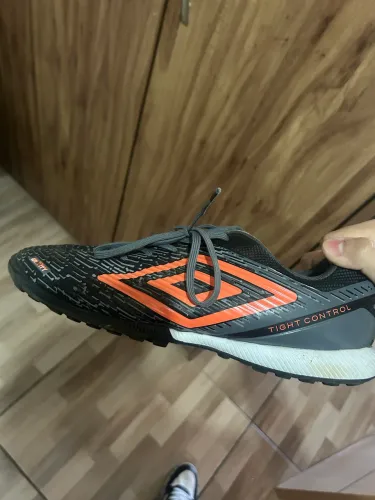 Chuteira umbro society 
