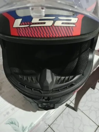 Vendo capacete semi novo pouco usado LS2 top chama no WhatsApp *25