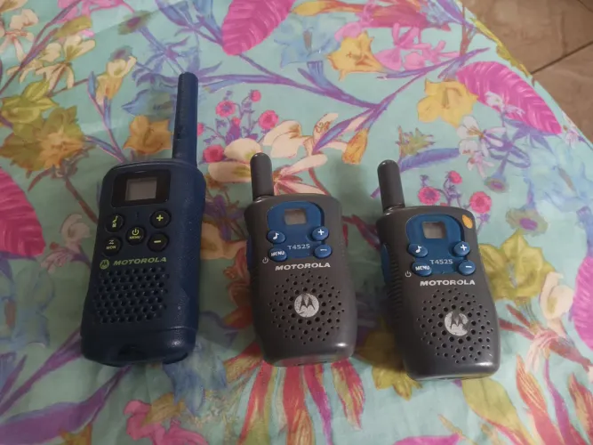 3 rádios (walkie-talkies) da Motorola, modelos Talkabout T4525 e T4502. LEIA o ANÚNCIO 