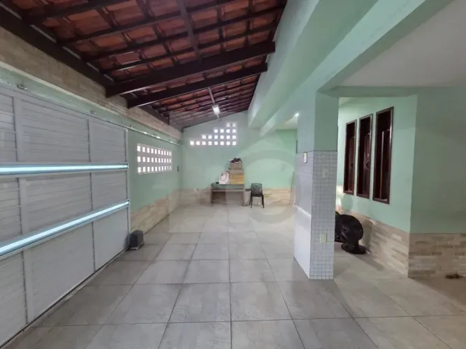 Casa no Bairro Pereira Lobo - 240m², 5 Quartos, 2 Garagens, 5 Banheiros e Mais