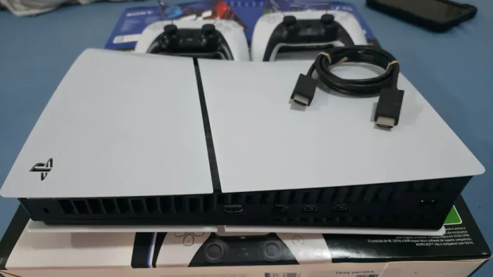 Sony Playstation 5 Slim 1tb Branco + 2 Controles Originais! (EXCELENTE)