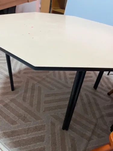 Mesa sextavado para escola ( sem as cadeiras)
