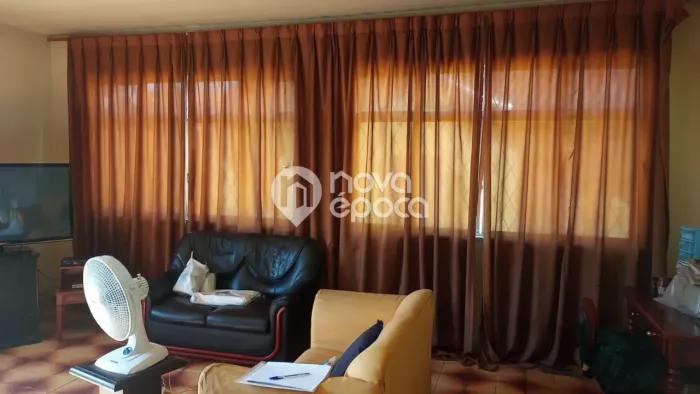 Maria da Graça | Casa 4 quartos, sendo 2 suites