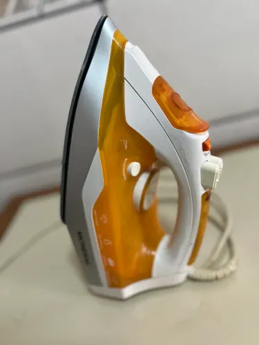 Ferro de passar roupa Mondial