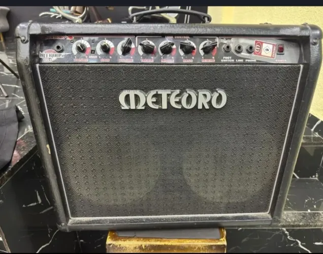Caixa amplificador de guitarra meteoro nitrous 100w/127v