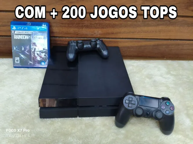 PS4 duas manetes + 200 jogos tops 