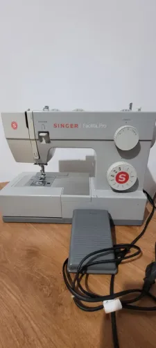 Máquina de Costura Singer Facilita Pro 4411 - Excelente Estado!