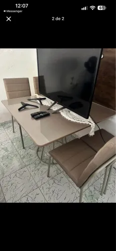 Mesa com 4 cadeiras