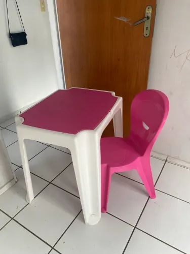 Mesa e cadeira infantil