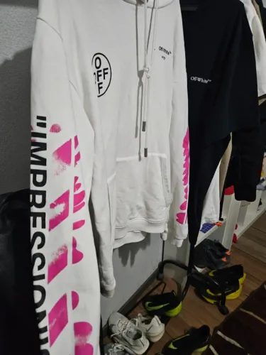 moleton off white