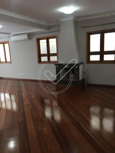 Casa no Alphaville 3 com 4 Dormitórios | 2 Suítes com Closet para aluguel ou venda