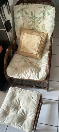 Poltrona com apoio para os pés