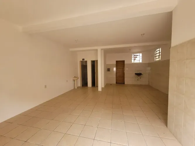 ALugo Ponto comercial térreo quase de esquina com a Julio César bem localizado