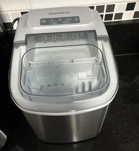 Máquina de gelo "nova" mundial R$ 550