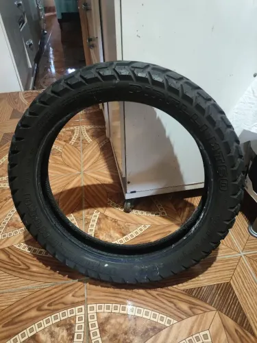 Pneus Pirelli e câmera de ar Pirelli ( sem nenhum furo) semi novo 