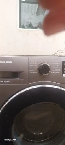 Máquina de lavar roupas lavar e seca