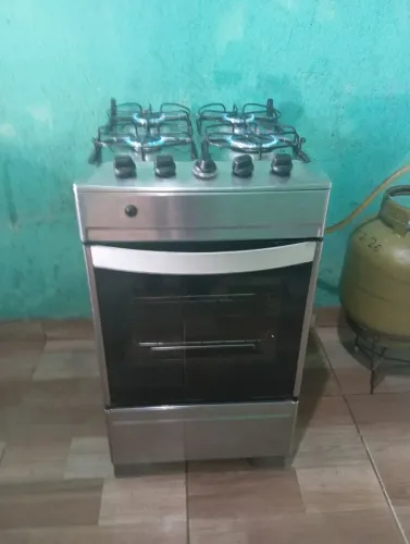 Fogão 100reais tem que arrumar uma trempes o forno e tá sem o vidro 