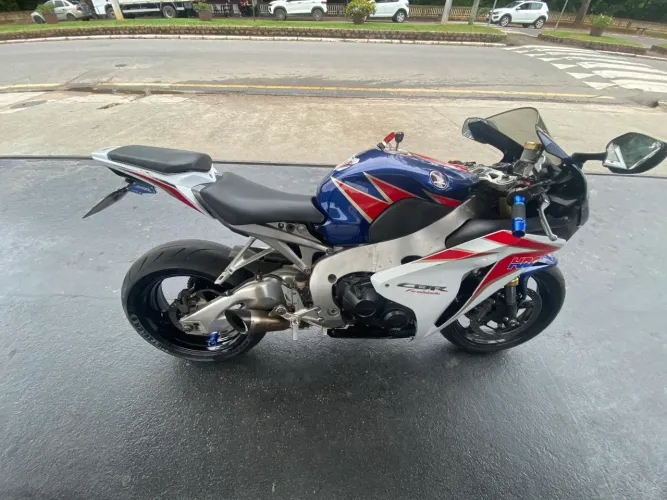 Cbr 1000rr leilão pequena monta 10k abx tabela 