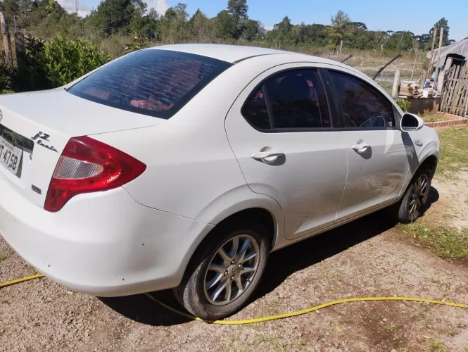 JAC J3 Turin Sedan 1.4 16V 4P Mec. 2012