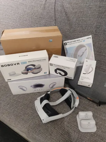 Pico 4 VR com muitos acessórios originais