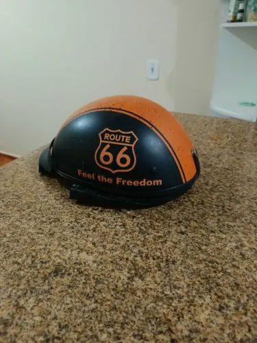 Capacete pouquíssimo uso  tamanho P MAIS SERVE MUITO BEM 