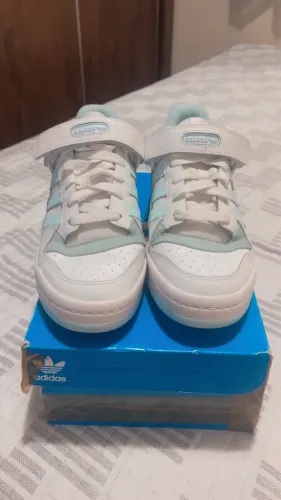 Tênis adidas forum
