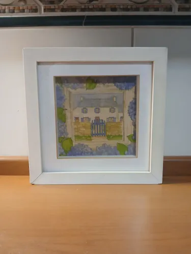 Quadro Decorativo Paisagem Casa amarela com flores ao redor