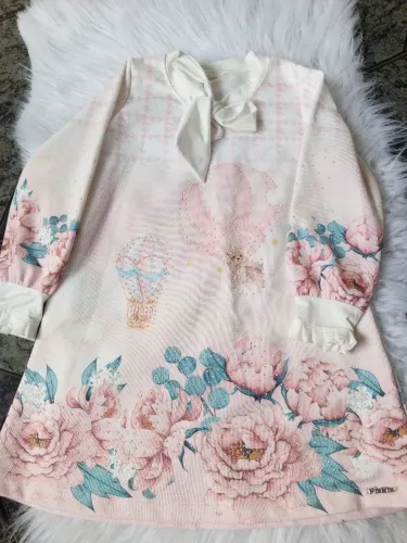 Vestido infantil arrumado