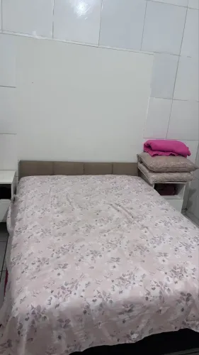 Cama e cabeceira