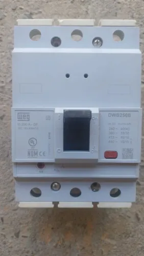 Disjuntores Industriais Tripolares - 200A e 225A - R$ 250 cada