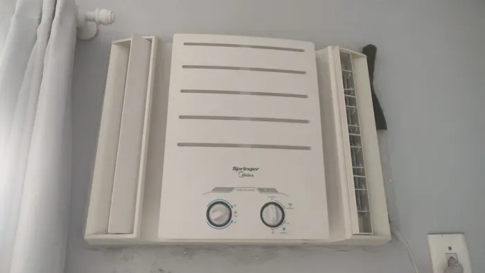 Vende-se ar condicionado de caixa marca Midea 12000 BTUs