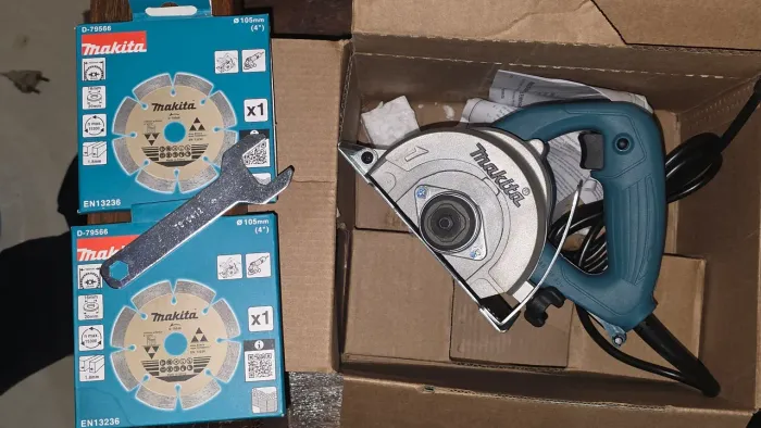 Serra Mármore Makita 220V, Nova, com 2 Discos