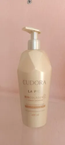 Hidratante Eudora Lá piel âmbar dourado De R$68,00 Por R$50,00