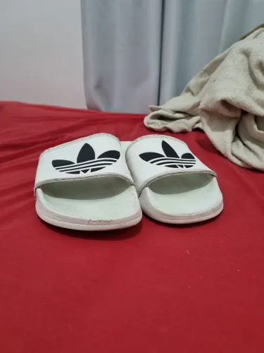 Chinelo Adidas