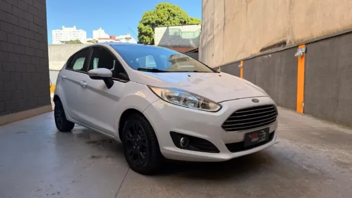Ford Fiesta 1.6 16V Flex Aut. 5P 2015
