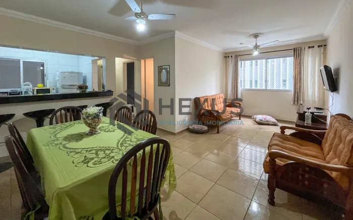 Apartamento mobiliado com vista livre a uma quadra das Pitangueiras, Guarujá