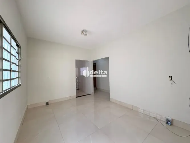 Casa com 3 quartos sendo 1 suíte disponível para venda no bairro Laranjeiras em Uberlândia