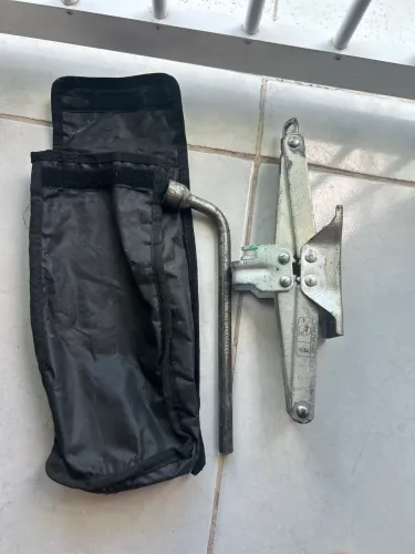 Macaco automotivo sanfona