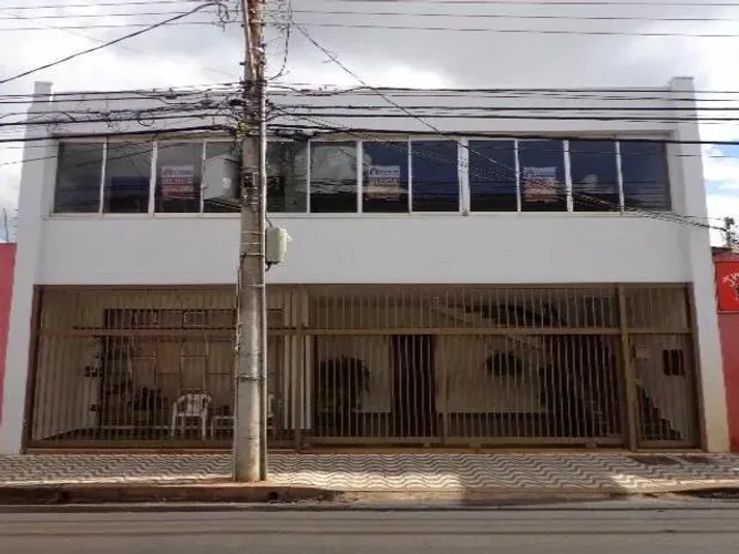 Apartamento à venda no bairro Centro em Uberlândia.