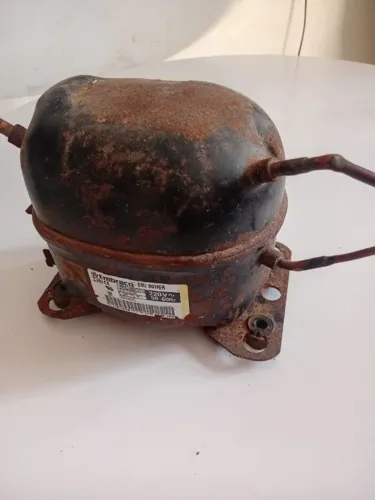 Vendo compressor geladeira embraco