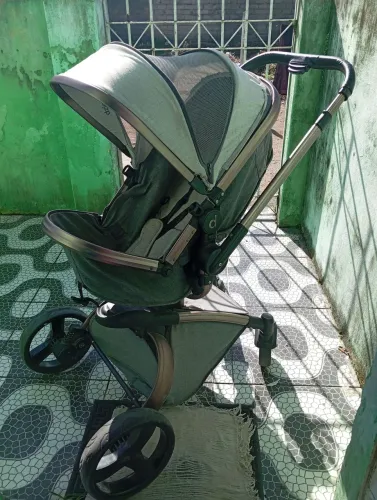 Vende-se carrinho de bebê